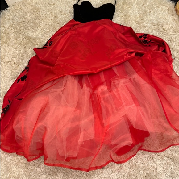 SHERRI HILL 51685 BLACK AND RED FLORAL BALLGOWN SIZE 4 - Picture 10 of 12